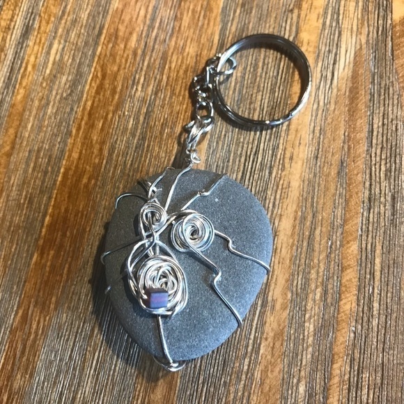 Handcrafted wire wrapped stone keychain - Picture 2 of 7